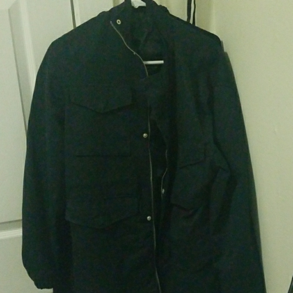 Lightweight water-resistant bomber jacket